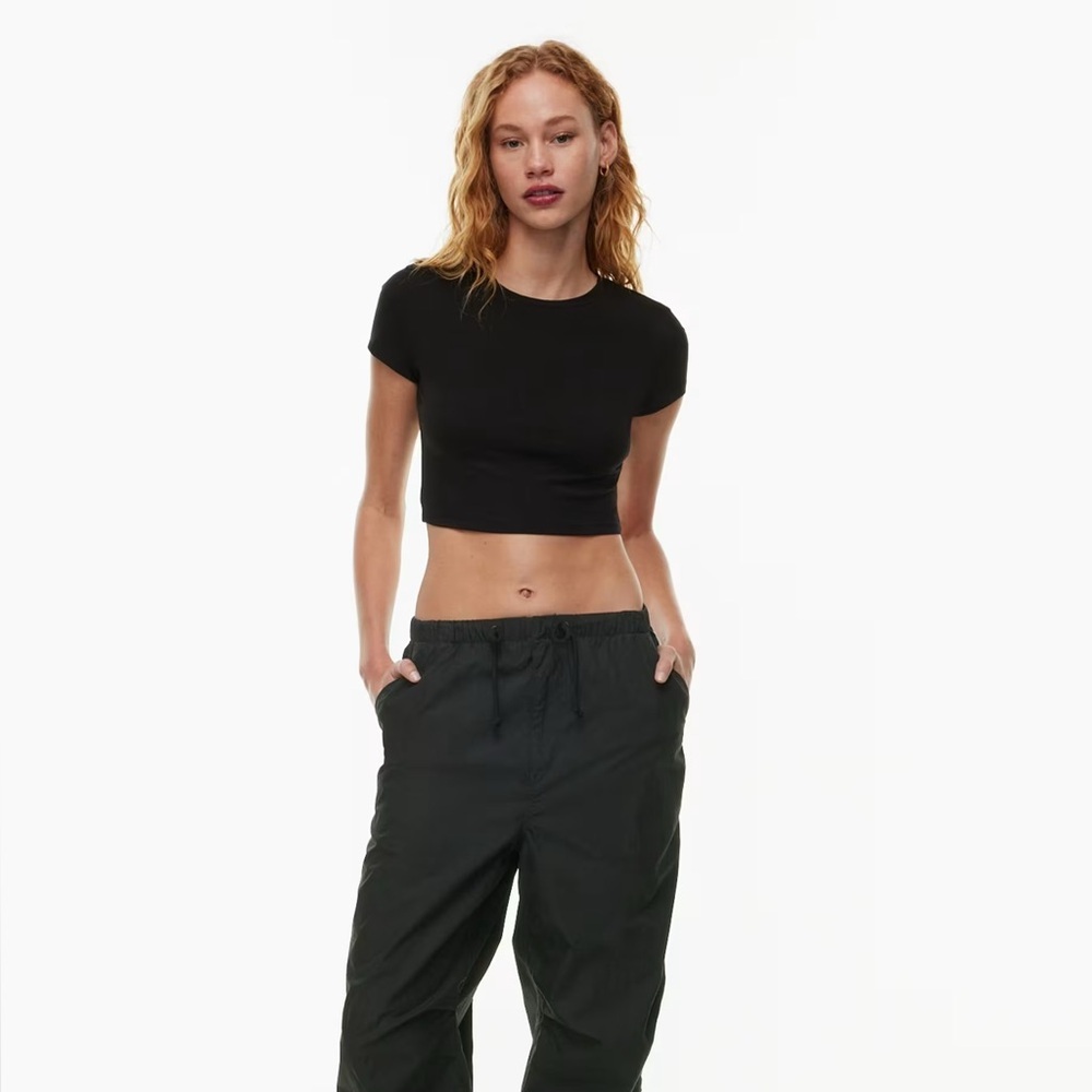 Aritzia Tna Chill Ortiz Cropped T-Shirt in Black